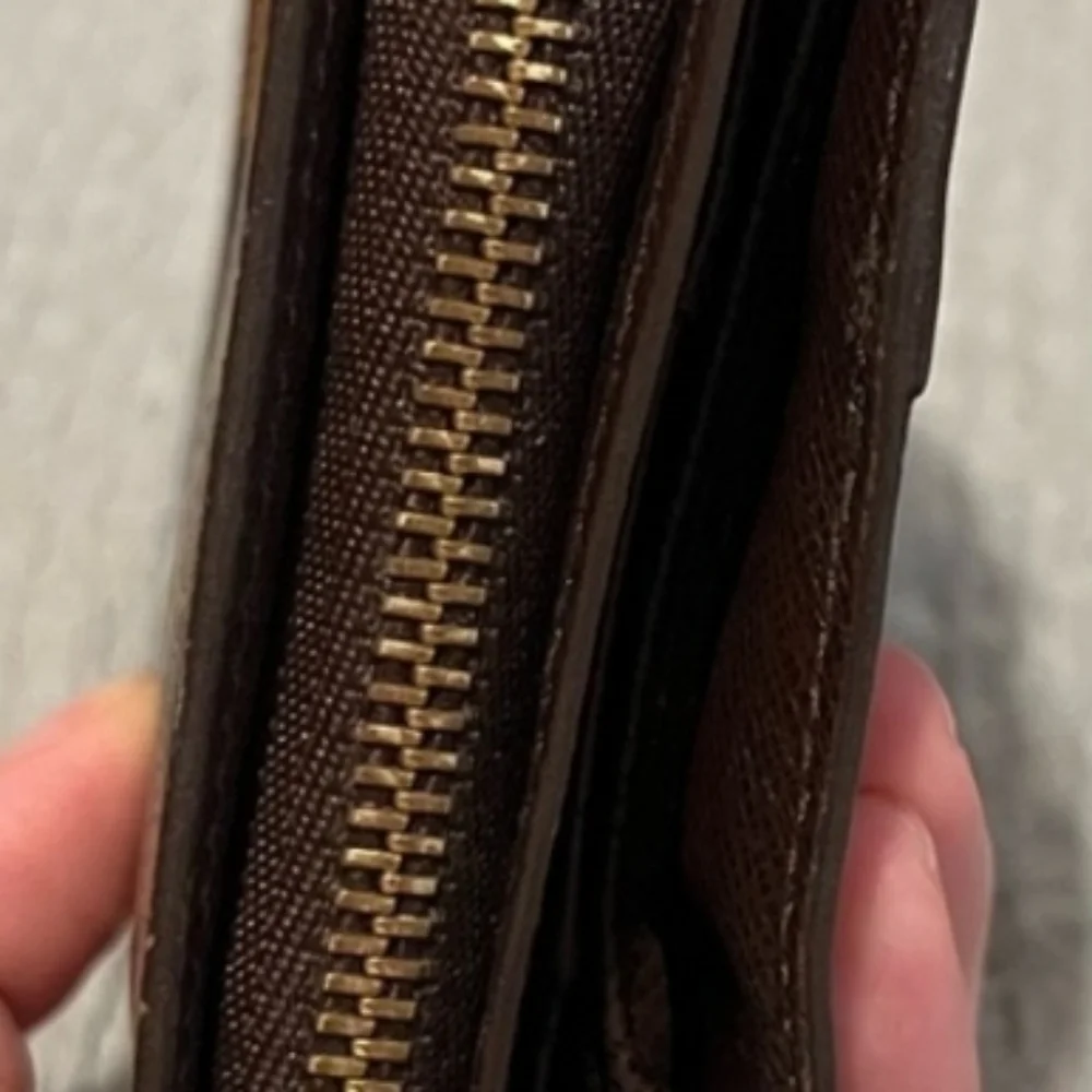 Authentic Louis Vuitton Damier Ebene Short Wallet - Picture 3 of 9